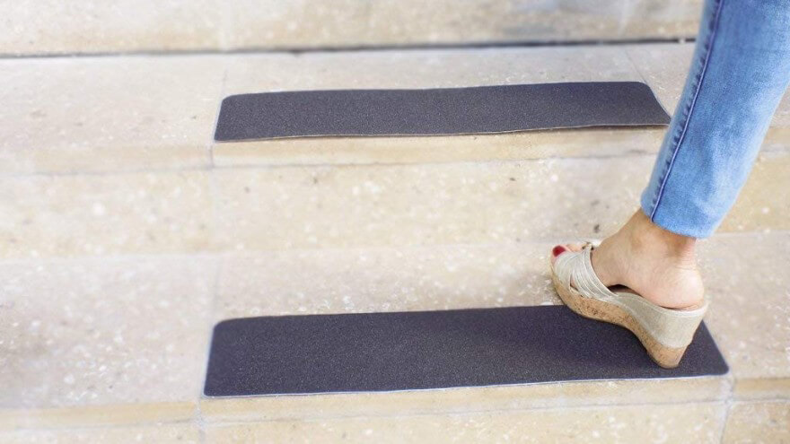 Outdoor step anti slip tape, let people walk at ease!