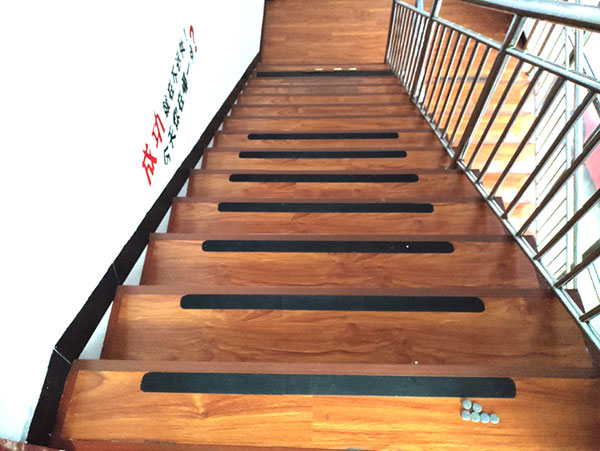Eonbon will tell you how to paste anti-slip tape on stairs