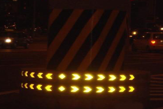 Reflective principle of reflective signs on highways